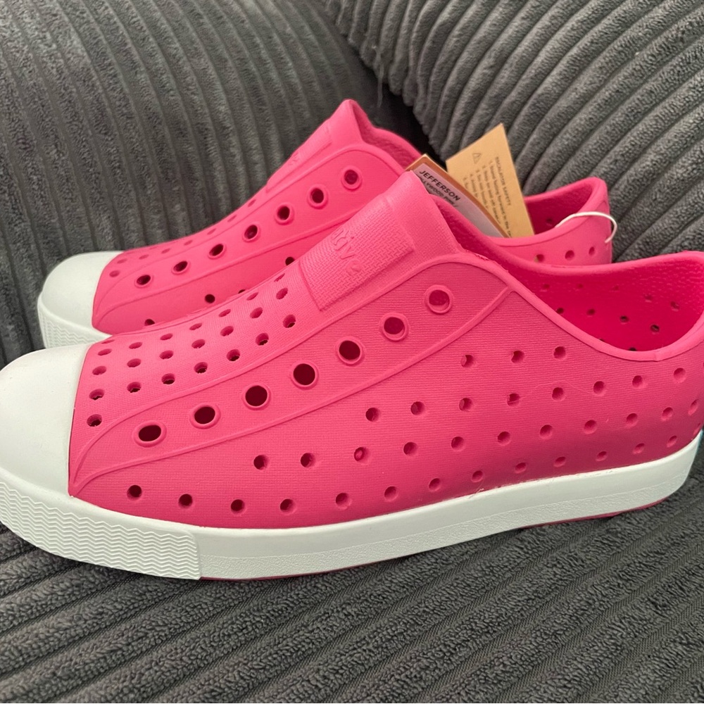 NWT Native girls hot pink shoe